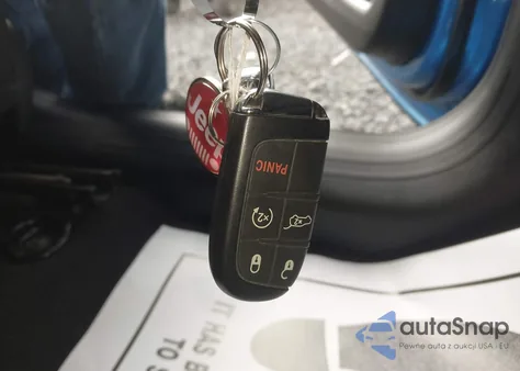 2024 Jeep Compass Latitude 4X4 z USA, uszkodzony, nr VIN 3C4NJDBN9RT132368